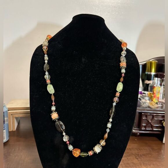 Shades of Chic Premier Designs necklace - Picture 1 of 4
